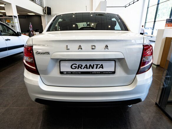 2026 Lada (ВАЗ) Granta I Рестайлинг, белый, 1290000 рублей - вид 7