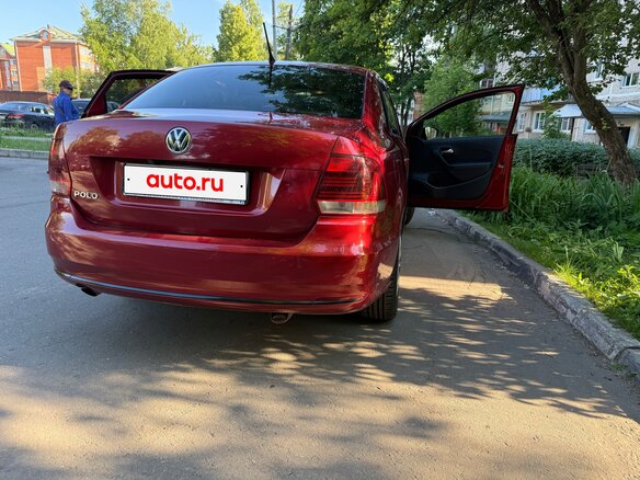 2016 Volkswagen Polo V Рестайлинг, красный, 850000 рублей - вид 6