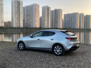 2021 Mazda 3 IV (BP), серебристый, 1400000 рублей, вид 3