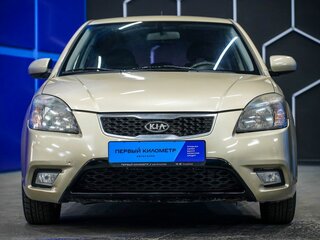 2010 Kia Rio II Рестайлинг, бежевый, 460000 рублей, вид 4
