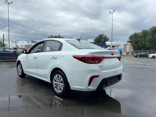 2018 Kia Rio IV, белый, 1310000 рублей, вид 5