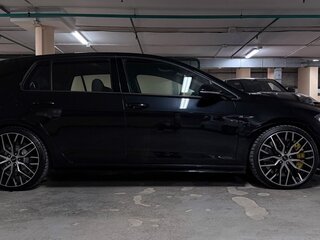 2019 Volkswagen Golf R VII Рестайлинг, чёрный, 4300000 рублей, вид 2