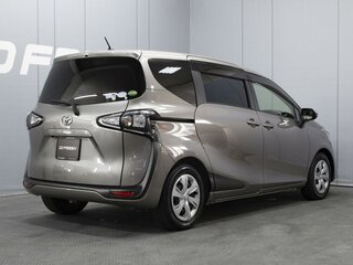 2021 Toyota Sienta II Рестайлинг, серый, 1640000 рублей, вид 2