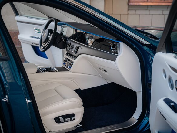 2026 Rolls-Royce Ghost II Рестайлинг (Series II), синий - вид 9