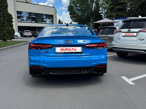 2022 Audi RS 5 II (F5) Рестайлинг, синий, 7850000 рублей - вид 5