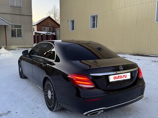 2016 Mercedes-Benz E-Класс 200 V (W213, S213, C238), чёрный, 3230000 рублей, вид 4