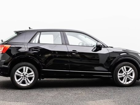 2023 Audi Q2 35 TFSI I Рестайлинг, чёрный, 2500000 рублей, вид 4