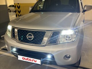 2013 Nissan Navara (Frontier) III (D40) Рестайлинг, серебристый, 1950000 рублей, вид 2