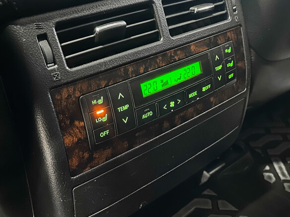 2014 Toyota Land Cruiser 200 Series Рестайлинг 1, серебристый, 3930000 рублей - вид 29