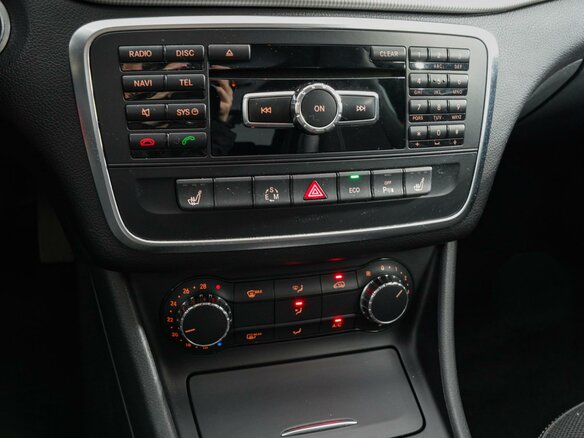 2013 Mercedes-Benz CLA 200 I (C117, X117), серебристый, 1374000 рублей - вид 12
