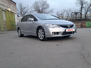2011 Honda Civic VIII Рестайлинг, серебристый, 750000 рублей, вид 2