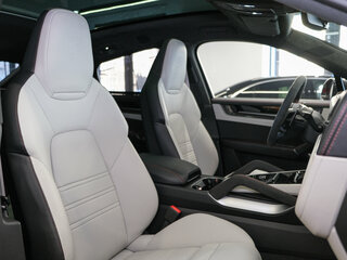 2025 Porsche Cayenne GTS Coupé III Рестайлинг, красный, 25990000 рублей, вид 2