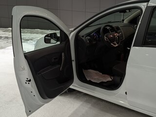 2021 Renault Logan II Рестайлинг, белый, 690000 рублей, вид 5