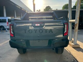 2026 Toyota Hilux IX, серый, 5800000 рублей, вид 5