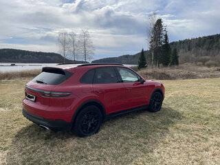 2021 Porsche Cayenne III, пурпурный, 8500000 рублей, вид 4