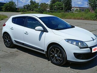 2013 Renault Megane III Рестайлинг, белый, 850000 рублей, вид 1
