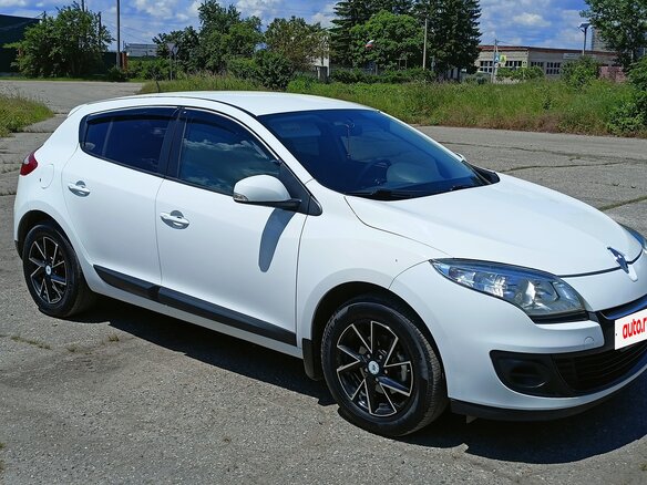 2013 Renault Megane III Рестайлинг, белый, 850000 рублей
