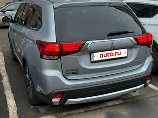 2016 Mitsubishi Outlander III Рестайлинг 2, серебристый, 1950000 рублей, вид 5