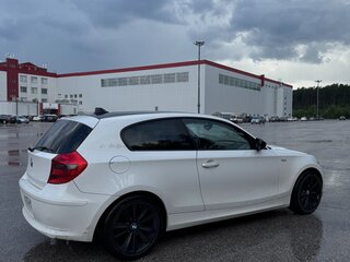2010 BMW 1 серии 116i I (E81/E82/E87/E88) Рестайлинг, белый, 600000 рублей, вид 2