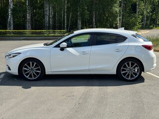 2017 Mazda Axela III Рестайлинг, белый, 1700000 рублей, вид 4