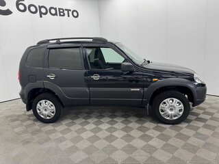 2017 Chevrolet Niva I Рестайлинг, чёрный, 712000 рублей, вид 4