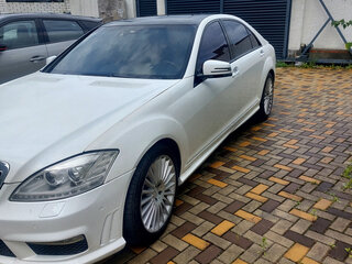 2005 Mercedes-Benz S-Класс 550 V (W221), серебристый, 1150000 рублей, вид 1