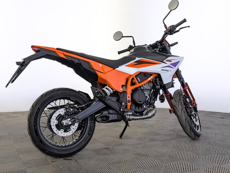 2026 KTM 390 SMC R, оранжевый, 699000 рублей, вид 2