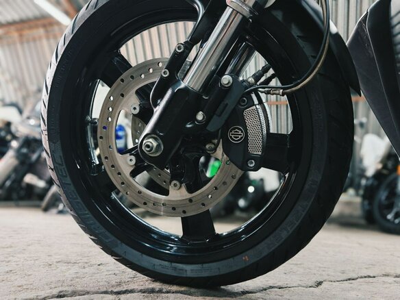 2009 Harley-Davidson V-Rod Muscle, серебристый, 1180000 рублей - вид 22