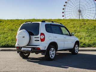 2013 Chevrolet Niva I Рестайлинг, белый, 490000 рублей, вид 2