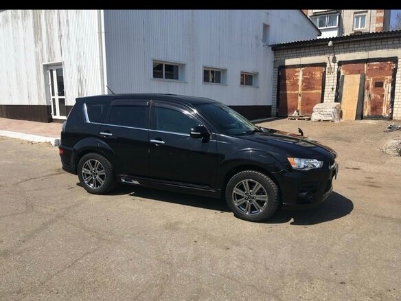 2010 Mitsubishi Outlander II Рестайлинг, чёрный, 1550000 рублей - вид 3