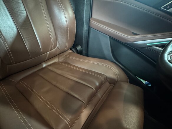 2020 BMW X6 40i III (G06), чёрный, 7000000 рублей - вид 19