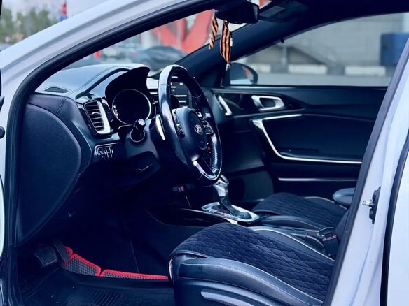 2019 Kia Ceed III, жёлтый, 1800000 рублей - вид 14