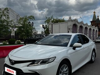 2021 Toyota Camry VIII (XV70) Рестайлинг, белый, 2250000 рублей, вид 1