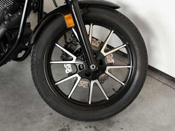 2019 Yamaha XV950 Bolt, чёрный - вид 13