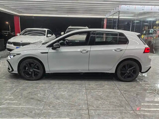 2023 Volkswagen Golf VIII, серебристый, 1650000 рублей, вид 4