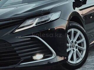 2021 Toyota Camry US Market VIII (XV70) Рестайлинг, чёрный, 3150000 рублей, вид 3