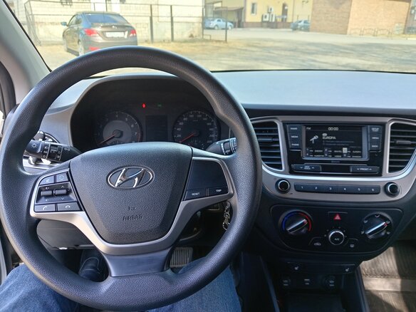 2021 Hyundai Solaris II Рестайлинг, серебристый, 1437000 рублей - вид 22