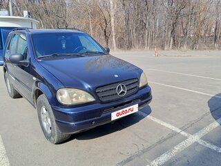1999 Mercedes-Benz M-Класс 320 I (W163), синий, 515000 рублей, вид 2