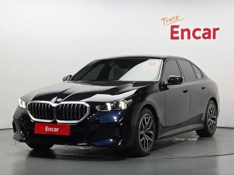 2026 BMW 5 серии 523d xDrive VIII (G60/G61/G68), синий, 8090000 рублей, вид 1