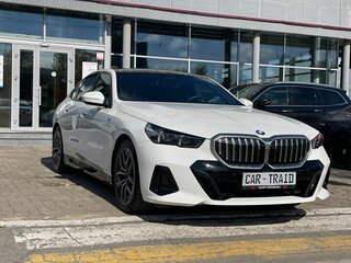 2024 BMW 5 серии 523d xDrive VIII (G60/G61/G68), белый, 6890000 рублей, вид 4