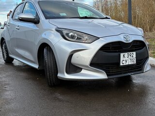2020 Toyota Yaris IV, серебристый, 1300000 рублей, вид 1