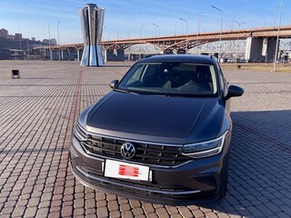 2021 Volkswagen Tiguan II Рестайлинг, серый, 1930000 рублей, вид 1