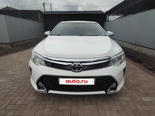2015 Toyota Camry VII (XV50) Рестайлинг, белый, 1750000 рублей, вид 3