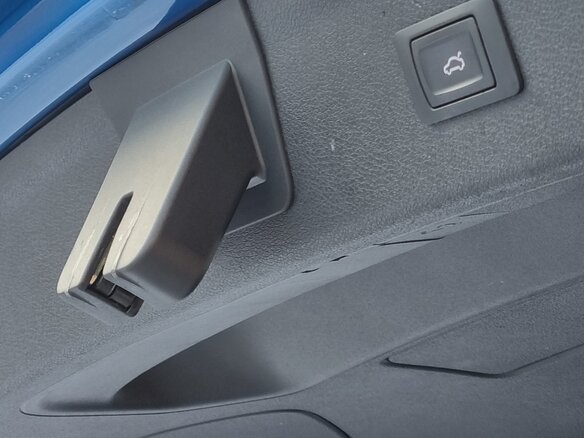 2015 Audi Q3 I (8U) Рестайлинг, голубой, 1900000 рублей - вид 10