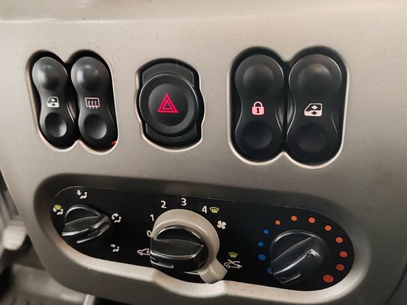 2010 Renault Sandero I, красный - вид 16