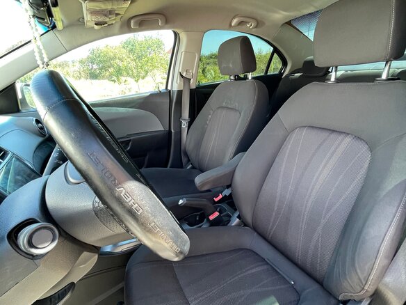 2013 Chevrolet Aveo II, белый, 700000 рублей - вид 9