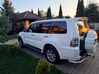 2012 Mitsubishi Pajero IV Рестайлинг 1, белый, 1890000 рублей, вид 3