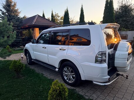 2012 Mitsubishi Pajero IV Рестайлинг 1, белый, 2090000 рублей, вид 3