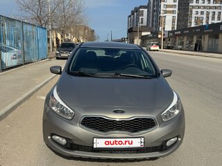 2014 Kia Ceed II, серый, 700000 рублей, вид 4