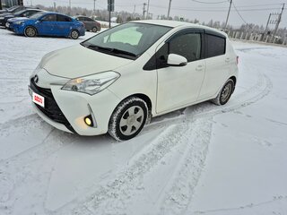 2017 Toyota Vitz III (XP130) Рестайлинг, белый, 970000 рублей, вид 2